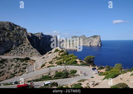 Blick vom Leuchtturmparkplatz am Cap de Formentor auf der spanischen Insel Mallorca. Stockfoto
