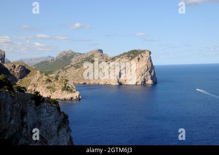 Blick vom Leuchtturmparkplatz am Cap de Formentor auf der spanischen Insel Mallorca. Stockfoto