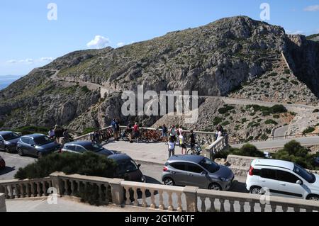 Blick vom Leuchtturmparkplatz am Cap de Formentor auf der spanischen Insel Mallorca. Stockfoto