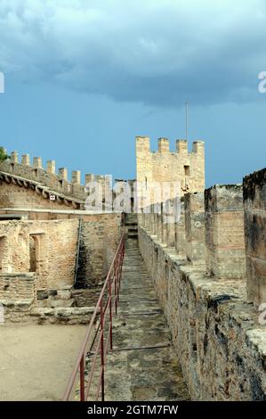 Capdepera auf der Insel Mallorca stammt aus dem 13. Jahrhundert in seiner heutigen Form. Es wurde wunderschön restauriert und ist ein toller Ort für einen Besuch Stockfoto