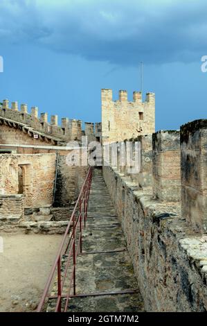 Capdepera auf der Insel Mallorca stammt aus dem 13. Jahrhundert in seiner heutigen Form. Es wurde wunderschön restauriert und ist ein toller Ort für einen Besuch Stockfoto