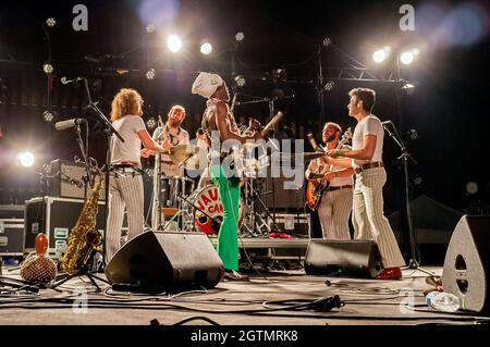 Valflaunes, Pic St Loup, Oczitanien Frankreich: 22. Juli 2017. Musikfestival, Hortus Live in der Domäne des Hortus, Weingut. Vaudou Game Gruppe im Konzert. Stockfoto