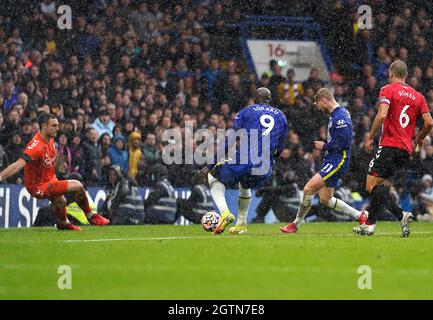 Der Chelsea-Spieler Timo Werner (zweiter links) erzielt beim Premier League-Spiel in Stamford Bridge, London, das zweite Tor des Spiels seiner Seite. Bilddatum: Samstag, 2. Oktober 2021. Stockfoto