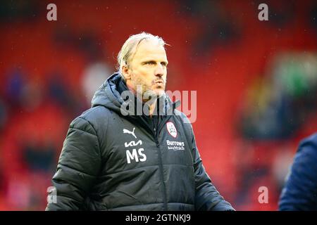 Oakwell, Barnsley, England - 2. Oktober 2021 Barnsley-Manager Markus Schopp am Ende des Spiels während des Spiels Barnsley gegen Millwall, Sky Bet EFL Championship 2021/22, bei Oakwell, Barnsley, England - 2. Oktober 2021 Credit: Arthur Haigh/WhiteRoseFotos/Alamy Live News Stockfoto