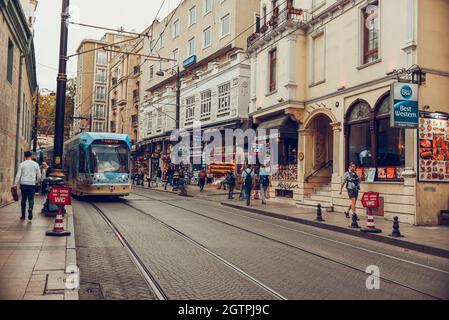 Istanbul, 5. november 2019: Moderne türkische U-Bahn oder Straßenbahn Stockfoto