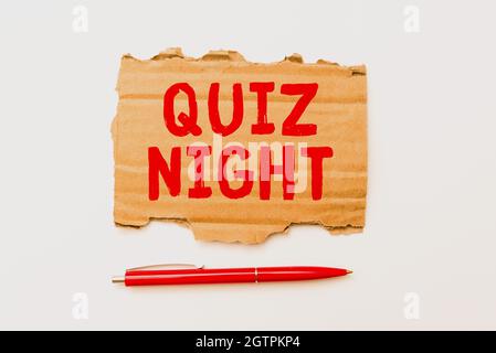 Konzeptionelle Darstellung Quiz Night. Wort geschrieben am Abend Test Wissenswettbewerb zwischen Einzelpersonen Creative Home Recycling Ideen und Designs Stockfoto