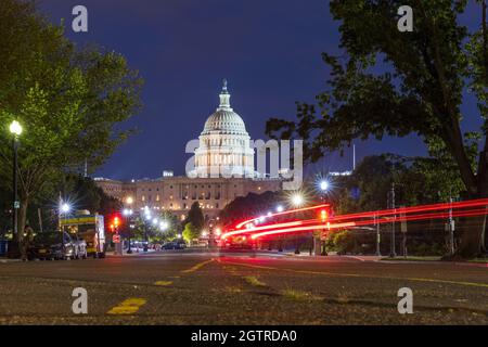 WASHINGTON DC, USA - 20. SEPTEMBER 2021: Blick auf das Kapitolgebäude der Vereinigten Staaten, in dem sich der US-Kongress zur National Mall in Washington, D.C. befindet Stockfoto