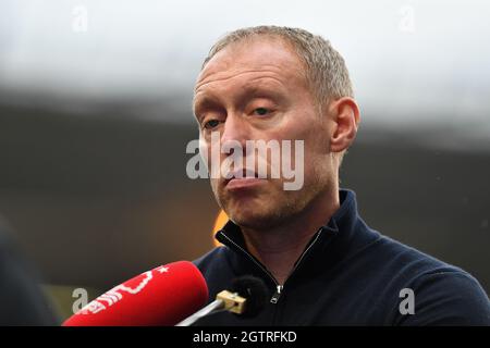 NOTTINGHAM, GROSSBRITANNIEN. 2. OKTOBER Steve Cooper, Cheftrainer von Nottingham Forest, wurde von der Presse während des Sky Bet Championship-Spiels zwischen Birmingham City und Nottingham Forest in St Andrews, Birmingham, am Samstag, den 2. Oktober 2021 interviewt. (Kredit: Jon Hobley | MI News) Kredit: MI Nachrichten & Sport /Alamy Live News Stockfoto