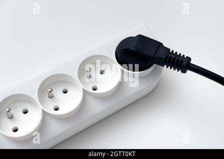 Steckdose, Konzept der steigenden Strompreise Stockfoto