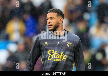 Leeds, Großbritannien. Oktober 2021. Joshua King #7 von Watford während des Warm-Up in Leeds, Großbritannien am 10/2/2021. (Foto von James Heaton/News Images/Sipa USA) Quelle: SIPA USA/Alamy Live News Stockfoto