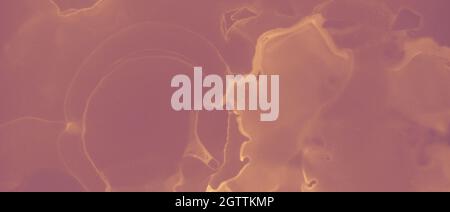 Tinte Gold Textur. Rote Glitter-Flüssigkeit. Orange Art Stockfoto