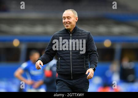 NOTTINGHAM, GROSSBRITANNIEN. 2. OKTOBER Steve Cooper, Cheftrainer von Nottingham Forest, lächelt nach dem letzten Pfiff während des Sky Bet Championship-Spiels zwischen Birmingham City und Nottingham Forest am Samstag, 2. Oktober 2021 in St. Andrews, Birmingham. (Kredit: Jon Hobley | MI News) Kredit: MI Nachrichten & Sport /Alamy Live News Stockfoto