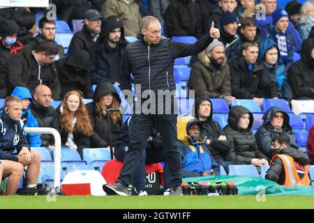 NOTTINGHAM, GROSSBRITANNIEN. 2. OKTOBER Steve Cooper, Cheftrainer von Nottingham Forest, gedeutet während des Sky Bet Championship-Spiels zwischen Birmingham City und Nottingham Forest in St Andrews, Birmingham am Samstag, den 2. Oktober 2021. (Kredit: Jon Hobley | MI News) Kredit: MI Nachrichten & Sport /Alamy Live News Stockfoto