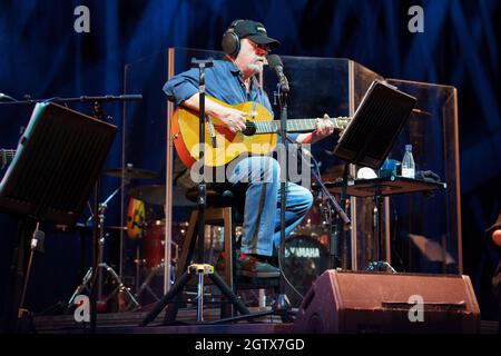 Madrid, Spanien. Oktober 2021. Der kubanische Singer-Songwriter Silvio Rodríguez tritt auf einer neuen Tournee auf, auf der er sein Album 'para la Espera' vorstellte. Kredit: SOPA Images Limited/Alamy Live Nachrichten Stockfoto