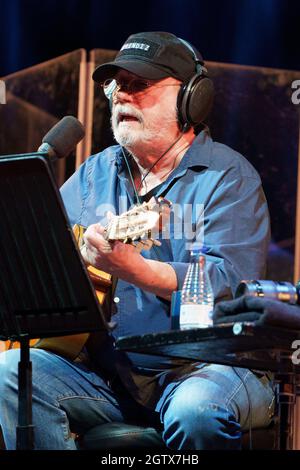 Madrid, Spanien. Oktober 2021. Der kubanische Singer-Songwriter Silvio Rodríguez tritt auf einer neuen Tournee auf, auf der er sein Album 'para la Espera' vorstellte. Kredit: SOPA Images Limited/Alamy Live Nachrichten Stockfoto