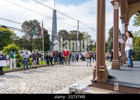 Kundgebung für Abtreibungsjustiz im Rathaus. Acton, Massachusetts. Oktober 2021. Stockfoto