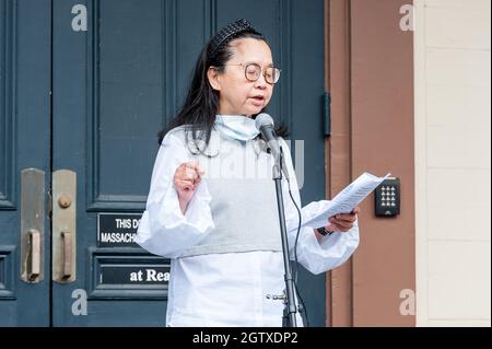 Kundgebung für Abtreibungsjustiz im Rathaus. Acton, Massachusetts. Oktober 2021. Stockfoto