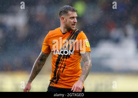 Hull, Großbritannien. Oktober 2021. George Moncur #18 von Hull City in Hull, Vereinigtes Königreich am 10/2/2021. (Foto von Ben Early/News Images/Sipa USA) Quelle: SIPA USA/Alamy Live News Stockfoto