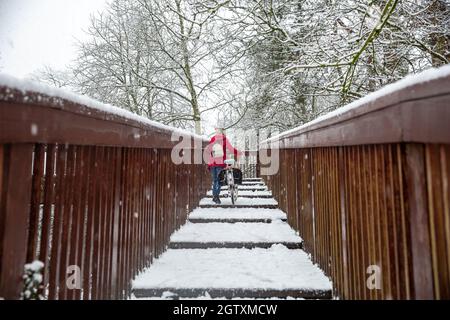 11/09/2021 Lagan Towpath Belfast im Schnee Stockfoto