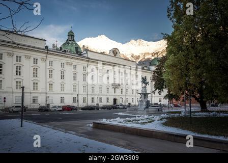 Hofburg und Leopoldbrunnen - Innsbruck, Tirol, Österreich Stockfoto