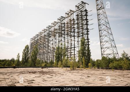 Duga Radarantenne (Duga-1) - ehemalige sowjetische Geheimraketen-Detektionstechnologie - Tschernobyl-Sperrzone, Ukraine Stockfoto