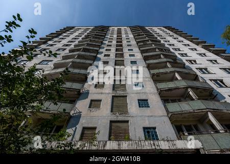 Fassade eines 16-stöckigen Wohngebäudes in Pripyat - Pripyat, Sperrzone Tschernobyl, Ukraine Stockfoto