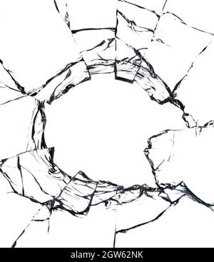 Collage aus Rissen im Glas, ein Loch aus Kugeln im Glas auf weißem Hintergrund. Glasstruktur des Fensters. Stockfoto