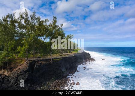 Küste von Cap Mechant Ort auf Reunion Island an einem sonnigen Tag Stockfoto