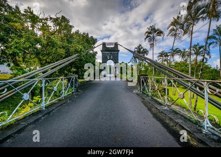 Alte Brücke in Sainte Rose während eines bewölkten Tag ausgesetzt, Insel Reunion Stockfoto