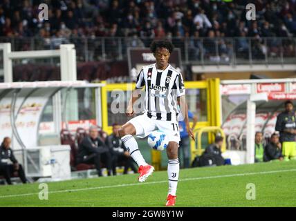 TURIN ITALIEN- Oktober 2 Stadio Olimpico Grande Torino Juan Cuadrado in Aktion während der Serie Ein Spiel zwischen FC Turin und Juventus FC im Stadio Olimpico am 2. Oktober 2021 in Turin, Italien. Kredit: Christian Santi/Alamy Live Nachrichten Stockfoto