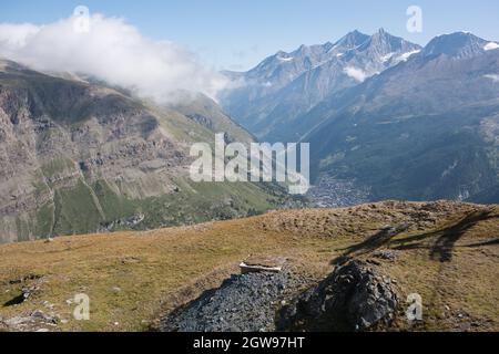 Das Dorf Zermatt und das Matter-Tal im wallis schweiz. Ein sehr bekannter und beliebter Ort für Besucher der Schweiz. Stockfoto