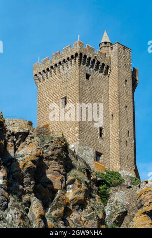 Polignac beschriftet Les Plus Beaux Villages de France, Blick auf den Kerker, Haute-Loire, Auvergne-Rhone-Alpes, Frankreich Stockfoto