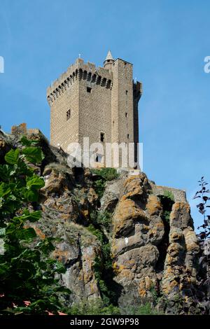 Polignac beschriftet Les Plus Beaux Villages de France, Blick auf den Kerker, Haute-Loire, Auvergne-Rhone-Alpes, Frankreich Stockfoto