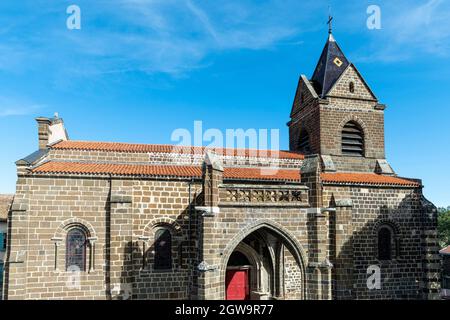 Polignac beschriftet Les Plus Beaux Villages de France, Kirche Saint Martin, Departement Haute-Loire, Auvergne-Rhone-Alpes, Frankreich Stockfoto