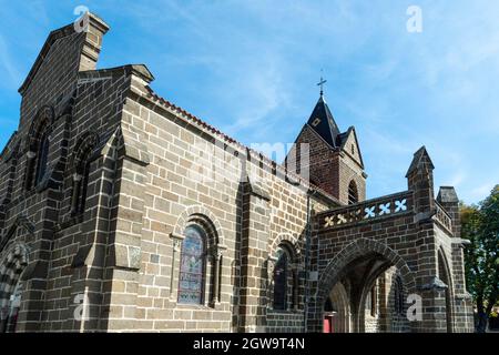 Polignac beschriftet Les Plus Beaux Villages de France, Kirche Saint Martin, Departement Haute-Loire, Auvergne-Rhone-Alpes, Frankreich Stockfoto