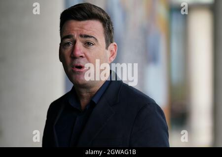 Andy Burnham, der Bürgermeister von Greater Manchester, kommt in Media City in Salford an, um im aktuellen BBC1-Programm, der Andrew Marr Show, zu erscheinen. Bilddatum: Sonntag, 3. Oktober 2021. Stockfoto