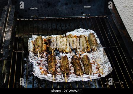 Picknick Party Grill und Getränke. Minimalistisch, was das Maximum gab Stockfoto