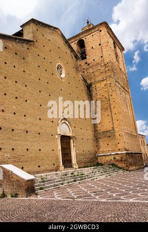 Kathedrale von Penne, eine kleine Stadt in der Provinz Pescara in den Abruzzen Stockfoto