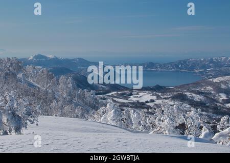 Blick auf den Lake Toya vom Berggipfel, Hokkaido, Japan Stockfoto