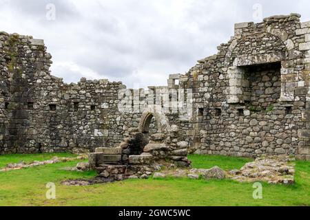 LOCH DOON, SCHOTTLAND - 18. SEPTEMBER 2019 : die inneren Ruinen von Loch Doon Castle South Ayrshire Schottland Stockfoto