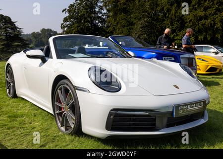 Porsche 911 Carrera 4S Cabriolet auf der Salon Privé Motorshow am 5. September 2021 im Schloss Blenheim zu sehen Stockfoto