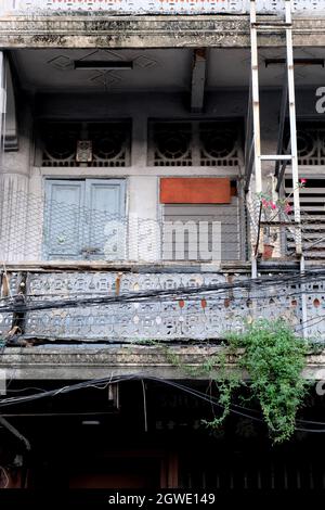 Flucht aus dem mehrstöckigen Gebäude, Hua Lamphong, Bangkok, Thailand Stockfoto