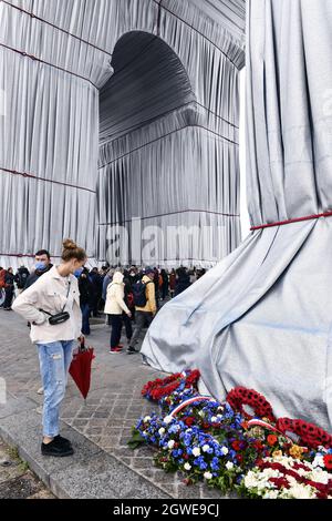 L’Arc de Triomphe, umhüllt von Christo und Jeanne-Claude - Paris - Frankreich Stockfoto