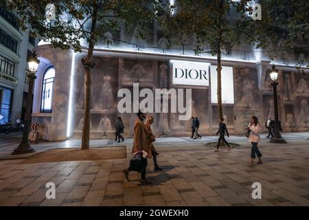 DIOR BOUTIQUE AUF DEN CHAMPS ELYSEES, PARIS Stockfoto