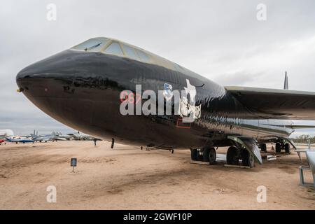 Ein strategischer Bomber der Boeing B-52D Stratofortress im Pima Air & Space Museum, Tucson, Arizona. Stockfoto