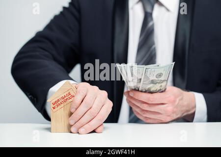 Mortgage Moratorium Konzept. Moratorium für Kreditrückzahlungen. Maßnahmen zur finanziellen Entlastung. Aufschub von Zahlungen auf Schulden, Entlastung der Schuldenlast während des Th Stockfoto