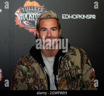 Crawley, Großbritannien. Oktober 2021. Berühmtheiten laufen auf dem roten Teppich beim Shocktober Fest im Tulleys Farm Park. Kredit: Thomas Faull/Alamy Live Nachrichten Stockfoto