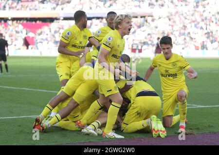 London, Großbritannien. Oktober 2021. TOR Yoane Wissa von Brentford erzielt das Siegtor beim Spiel der West Ham gegen Brentford Premier League im London Stadium Stratford. Quelle: MARTIN DALTON/Alamy Live News Stockfoto