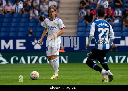 SPANIEN, FUSSBALL, LA LIGA SANTANDER, RCDE GEGEN REAL MADRID CF. Real Madrid CF-Spieler (10) Luka Modric während des La Liga Santander Spiels zwischen RCD Espanyol und Real Madrid CF im RCDE Stadion, Cornellà, Spanien, am 3. Oktober 2021. © Joan Gosa 2021. Quelle: Joan Gosa Badia/Alamy Live News Stockfoto