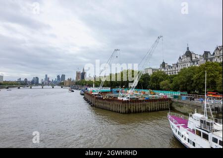 Victoria Embankment Foreshore-Gelände am nördlichen Ufer der Themse: Thames Tideway Tunnel Super Sewer Infrastructure Development, London Stockfoto